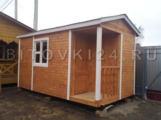 № 13 Бытовка с крыльцом 1х1м, помещением для инвентаря и хозяйственным помещением