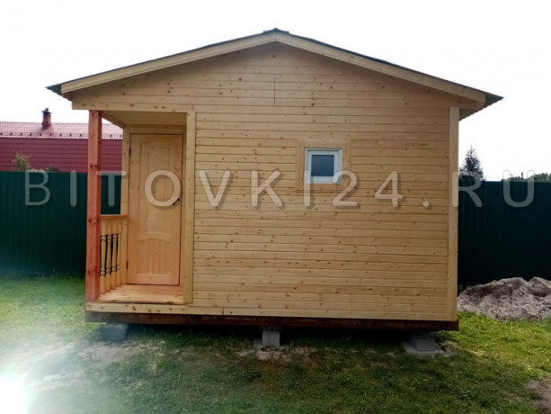 № 20 Бытовка с двускатной крышей по длинной стороне, с крыльцом 1х1м и хоз.помещением